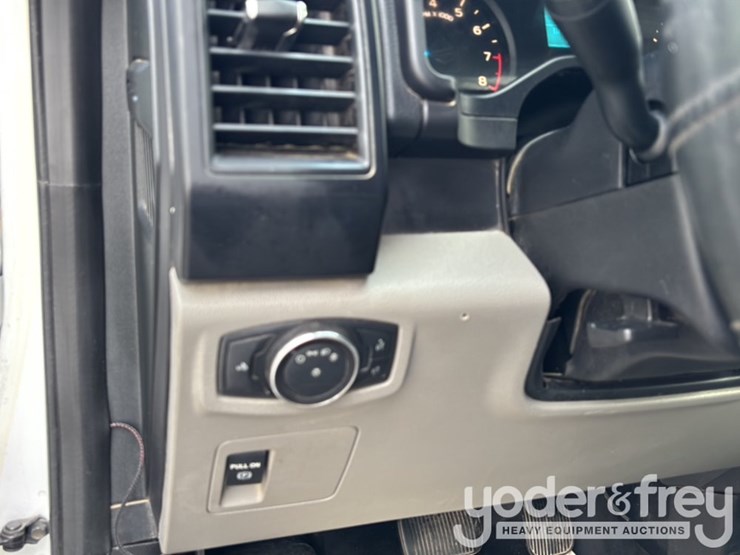 2016-ford-f150-image-32