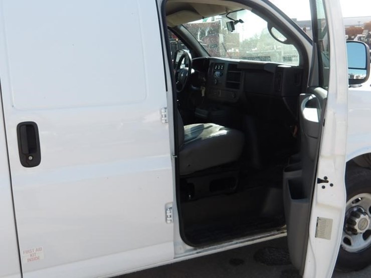 2014-chevrolet-express-3500-image-10