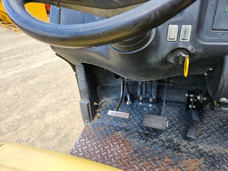 2020-john-deere-gator-image-32