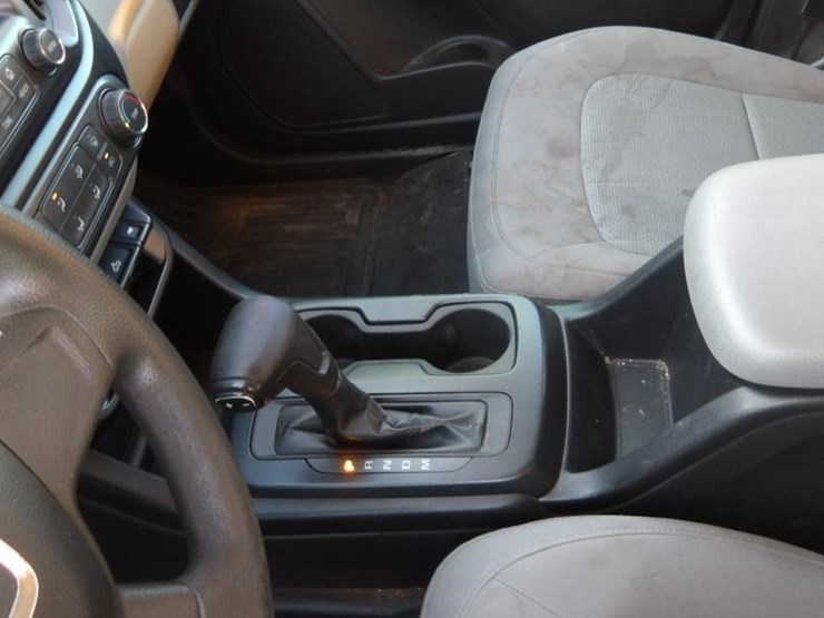 2016-gmc-canyon-image-19