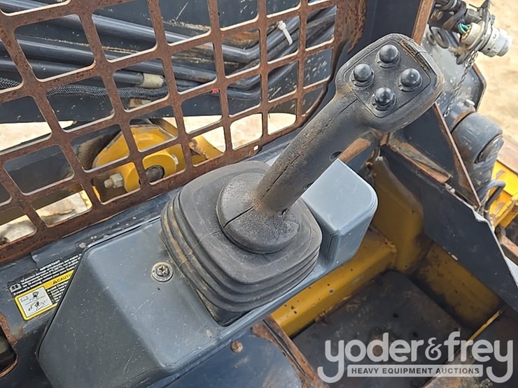 2018-deere-317g-image-46