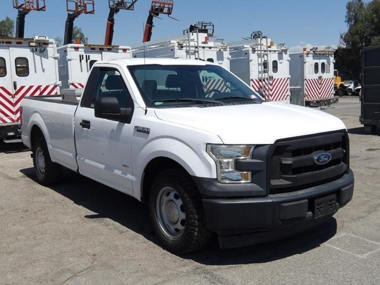 2017-ford-f150-xl-image-2