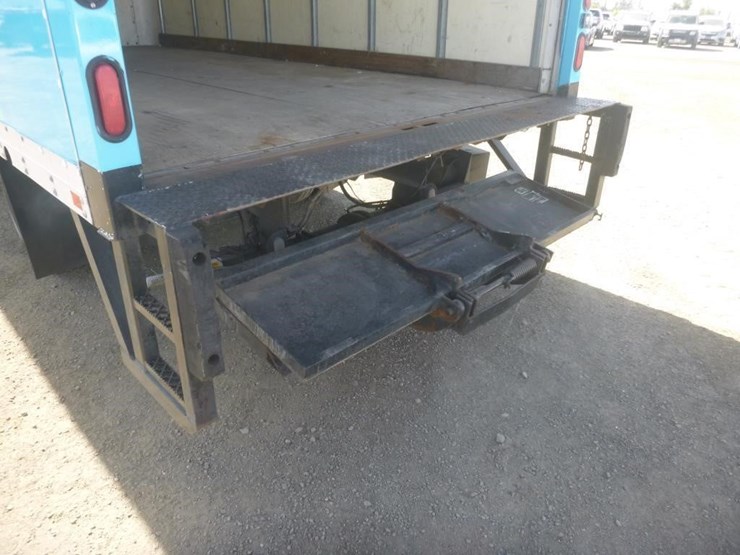 2013-isuzu-npr-image-10
