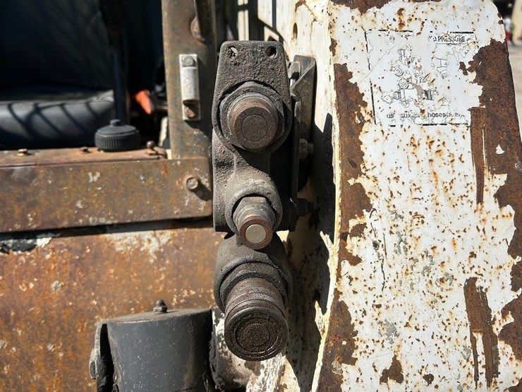 2006-bobcat-t300-image-11