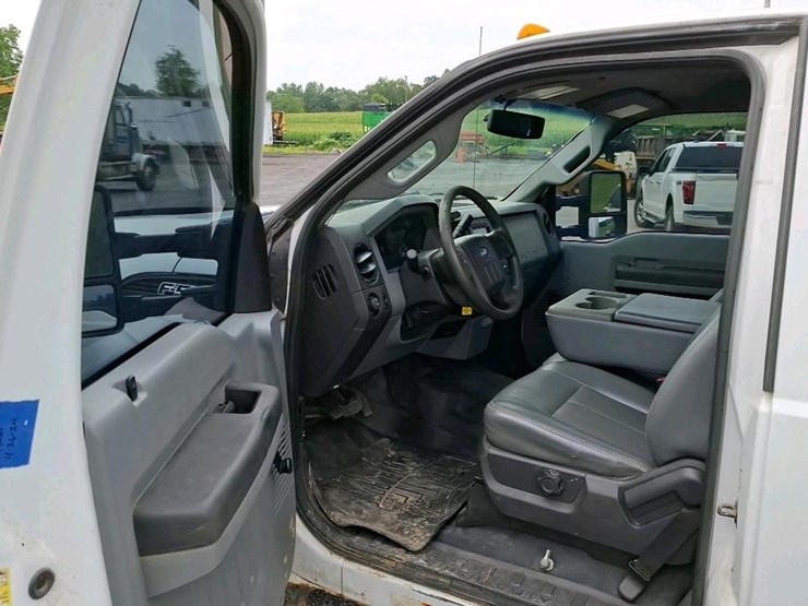 2011-ford-f550-image-12