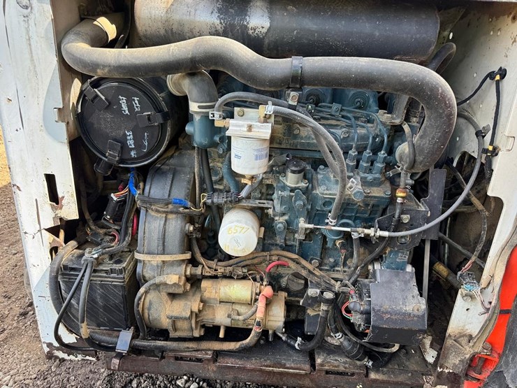 2010-bobcat-t320-image-17