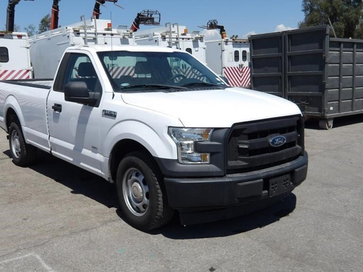 2017-ford-f150-xl-image-2