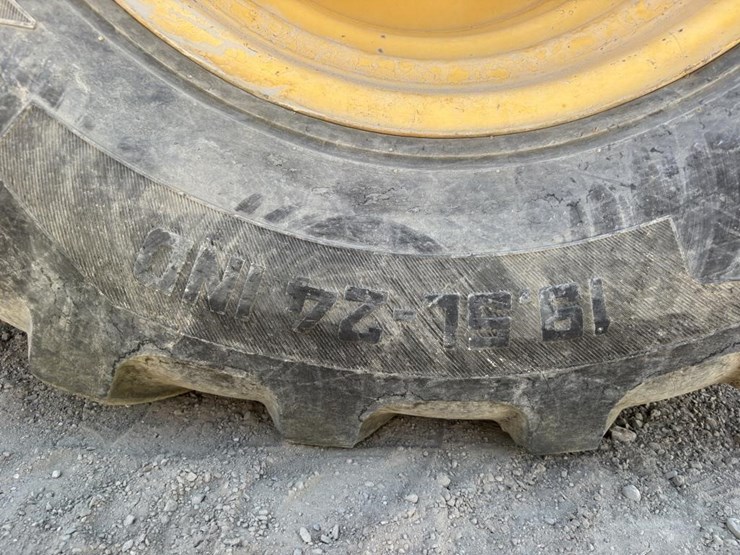 deere-410g-image-32