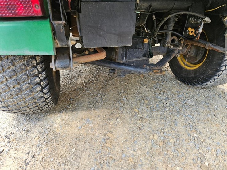 2020-john-deere-gator-image-17