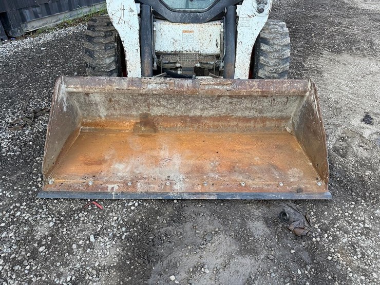 2011-bobcat-s750-image-9
