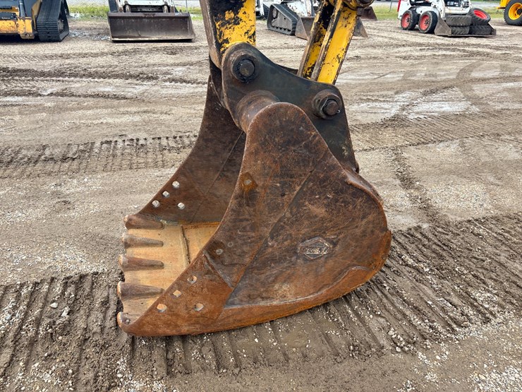 komatsu-pc138us-image-12