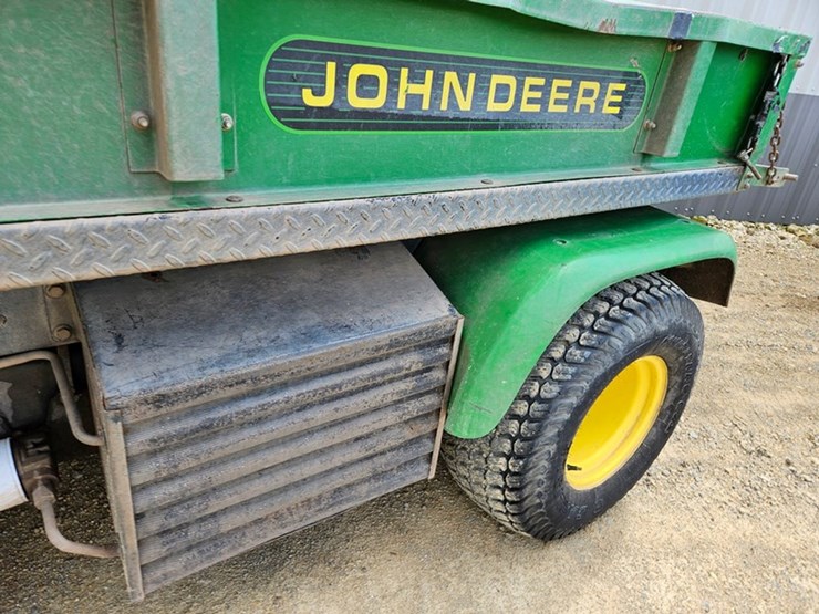 2020-john-deere-gator-image-14