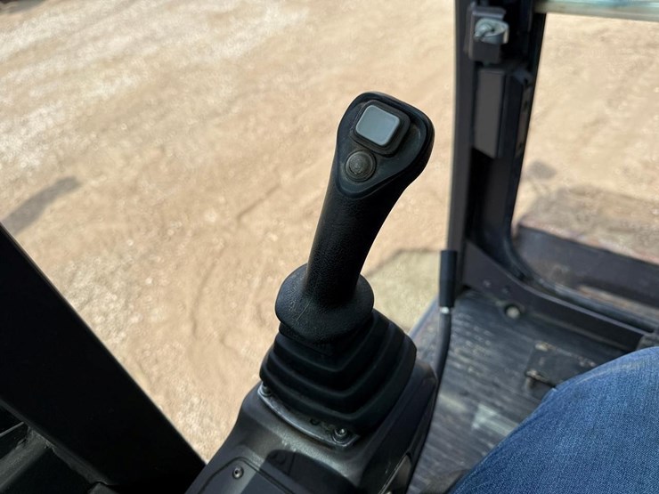 2019-mecalac-6mcr-image-27