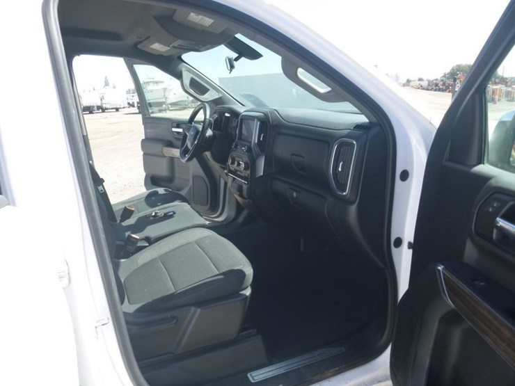 2020-chevrolet-1500-image-6