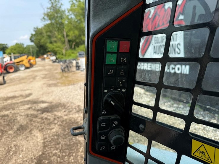 2020-bobcat-s76-image-19