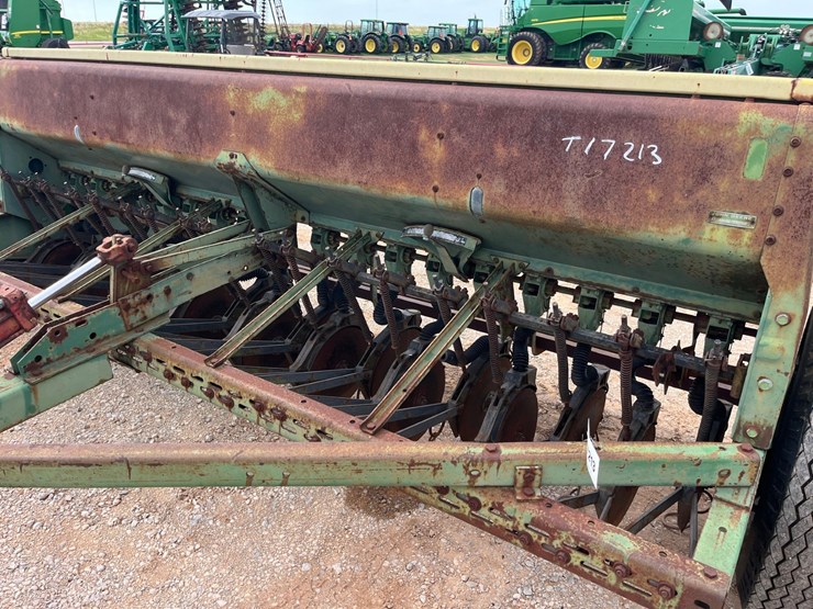 john-deere-8300-image-2