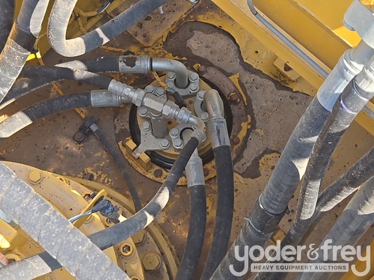 2019-caterpillar-336-image-50