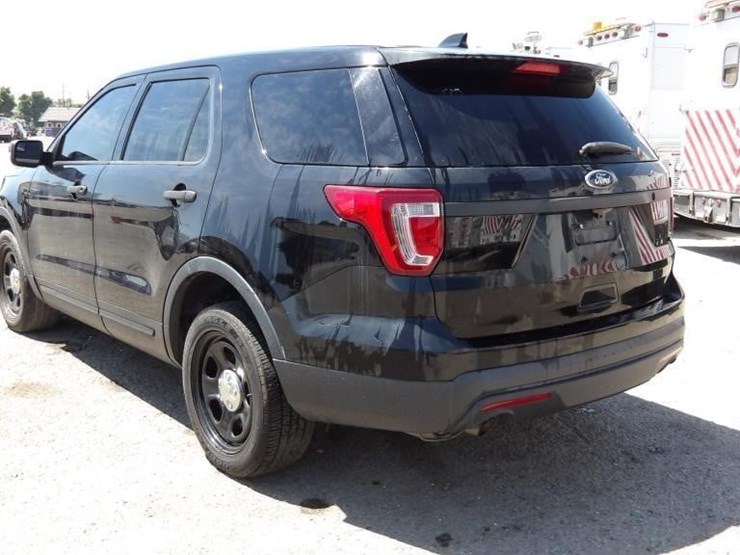 2017-ford-explorer-image-4