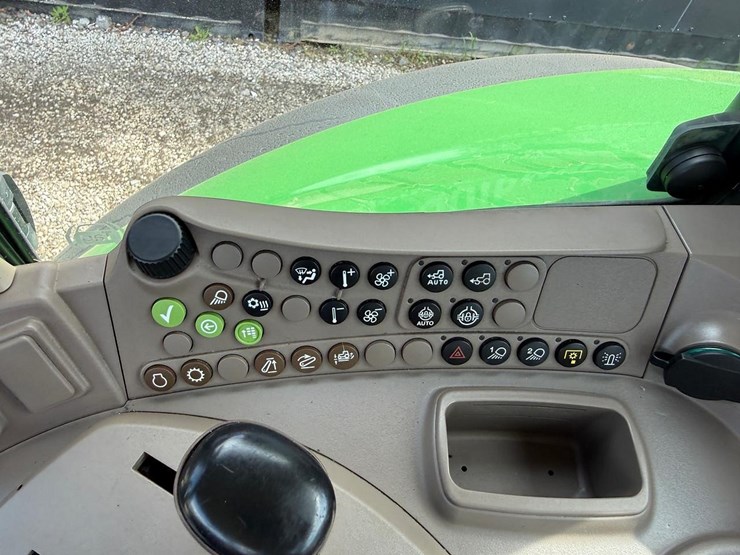 2020-john-deere-6110m-image-29