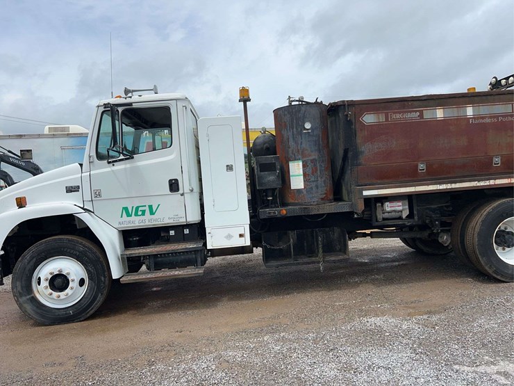 2004-freightliner-fl70-image-6