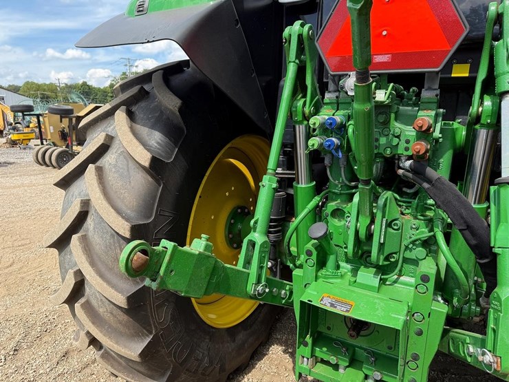 2020-john-deere-6110m-image-12