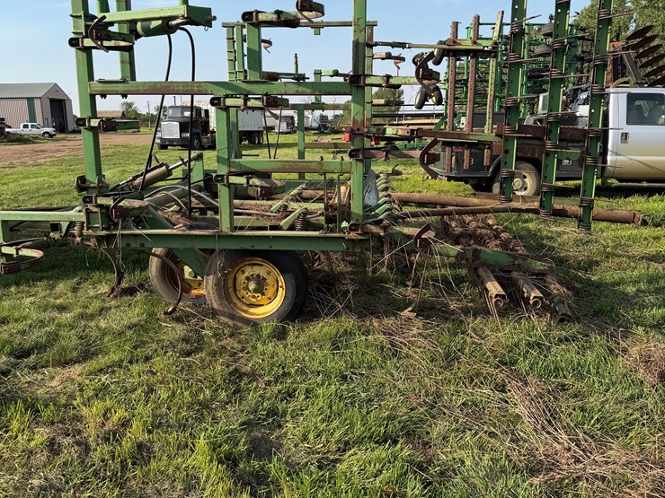 john-deere-field-cultivator-image-2