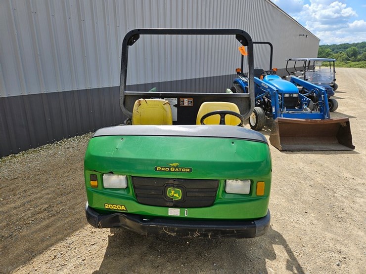 2020-john-deere-gator-image-8