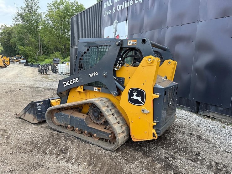 2021-deere-317g-image-2