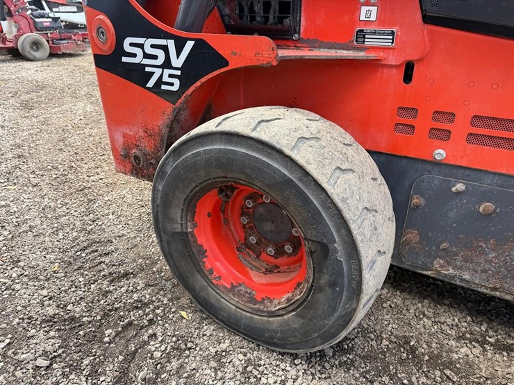 2024-kubota-ssv75-image-13