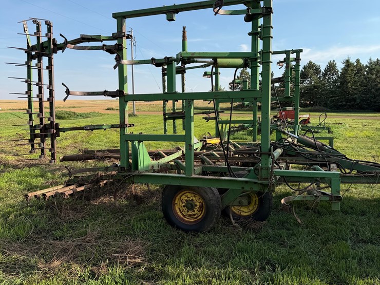 john-deere-field-cultivator-image-3