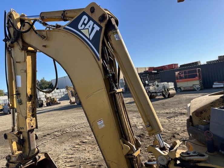 caterpillar-416c-image-26