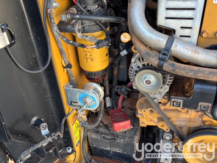 2021-caterpillar-259d3-image-26