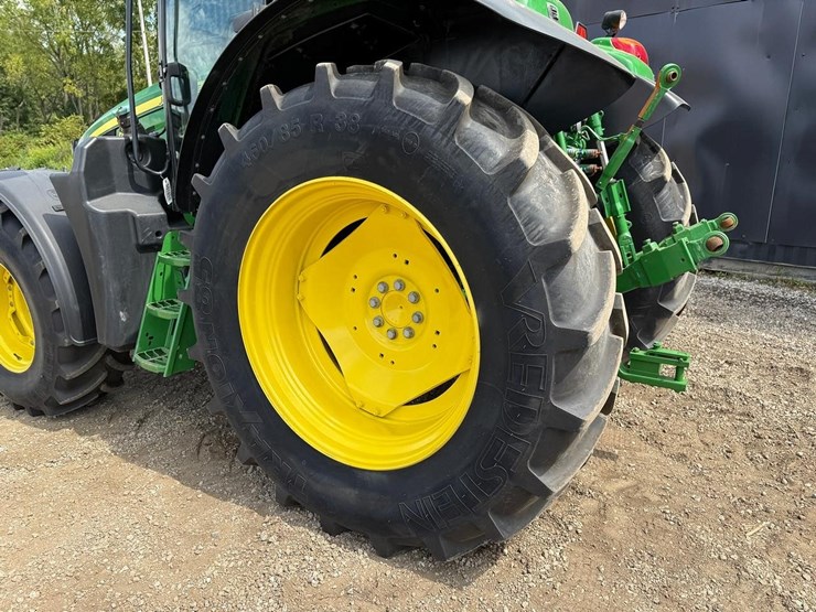 2020-john-deere-6110m-image-15