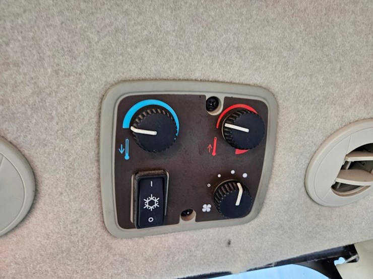 2015-john-deere-1575-image-33