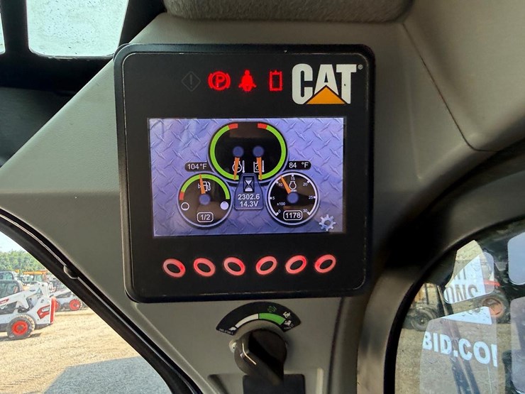 2015-caterpillar-259d-image-22