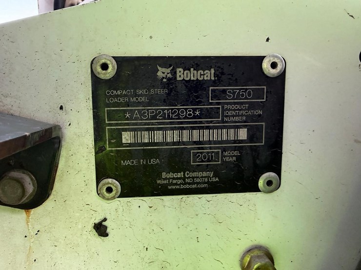 2011-bobcat-s750-image-24