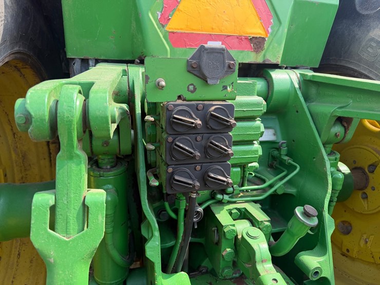1997-john-deere-8300-image-18