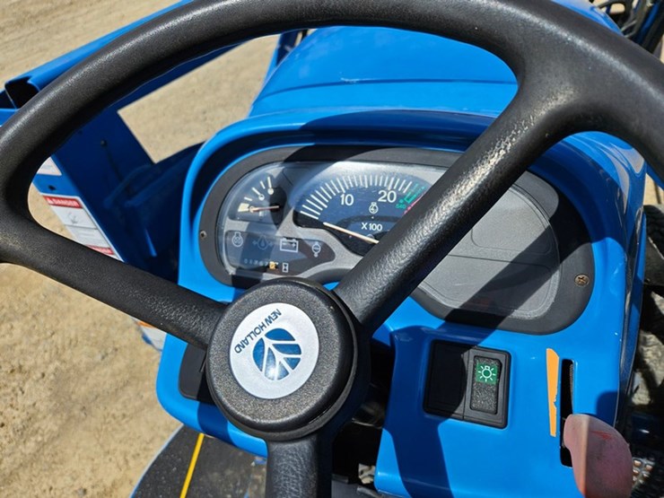 new-holland-tc25-image-40