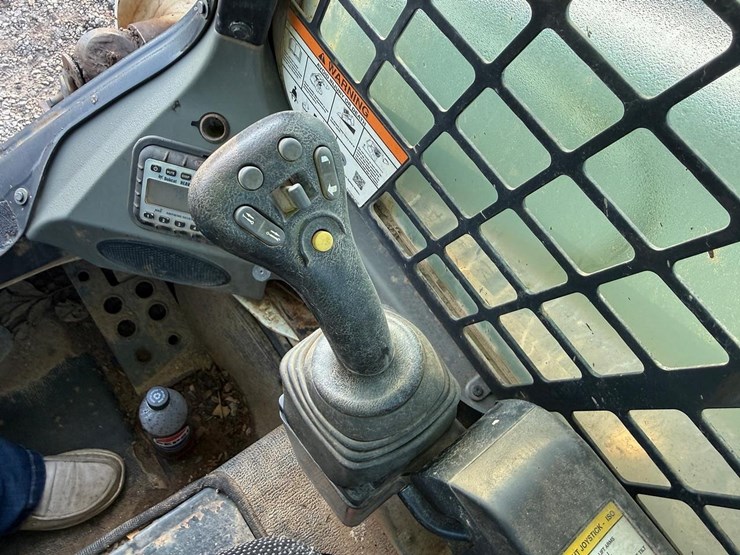 2018-bobcat-t740-image-19