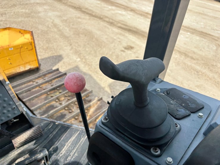 2022-deere-450k-lgp-image-18