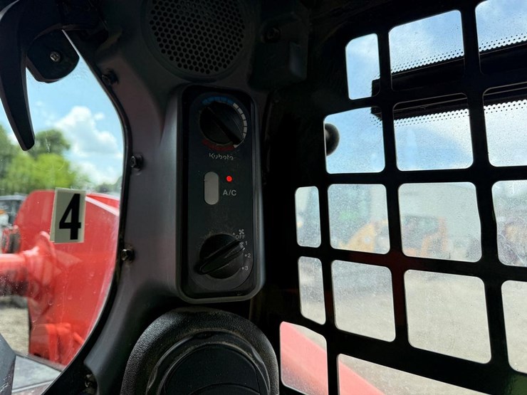 2024-kubota-ssv75-image-25