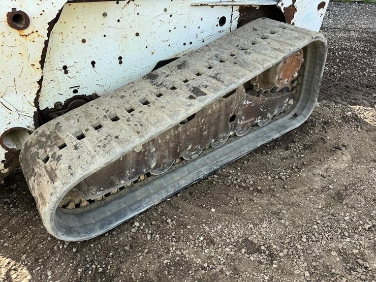 2010-bobcat-t320-image-13