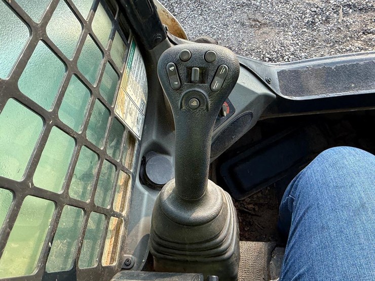 2018-bobcat-t740-image-25