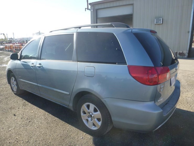 2006-toyota-sienna-image-4