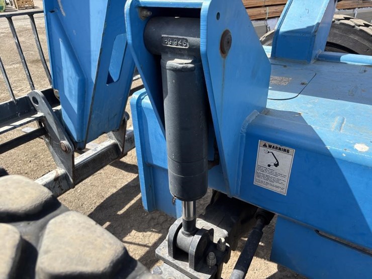 2008-genie-gth842-image-21