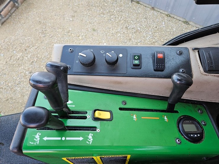 2015-john-deere-1575-image-30