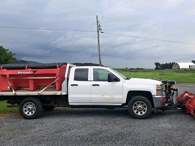 2015-chevrolet-2500-image-2
