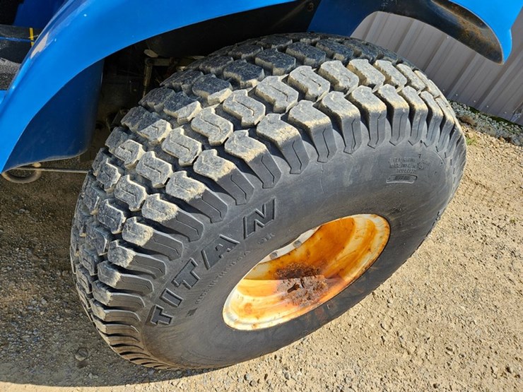 new-holland-tc25-image-19