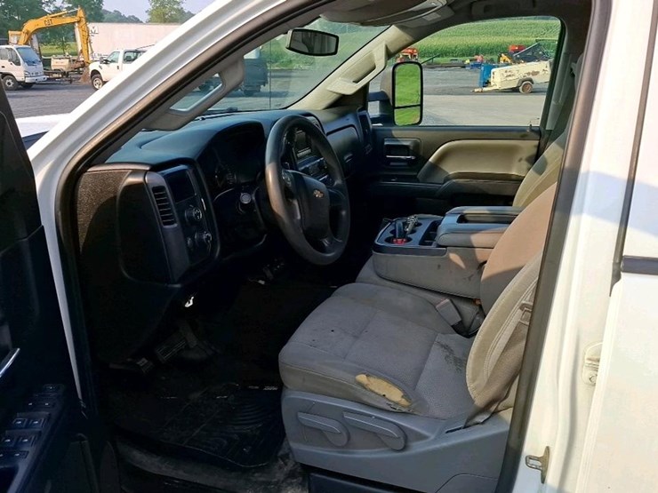 2015-chevrolet-2500-image-11