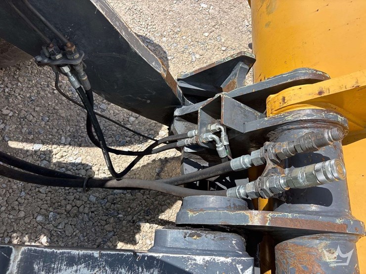 2019-deere-624l-image-37